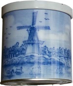 Wilhelmina peppermint in Delft Blue tin. Just a few in stock